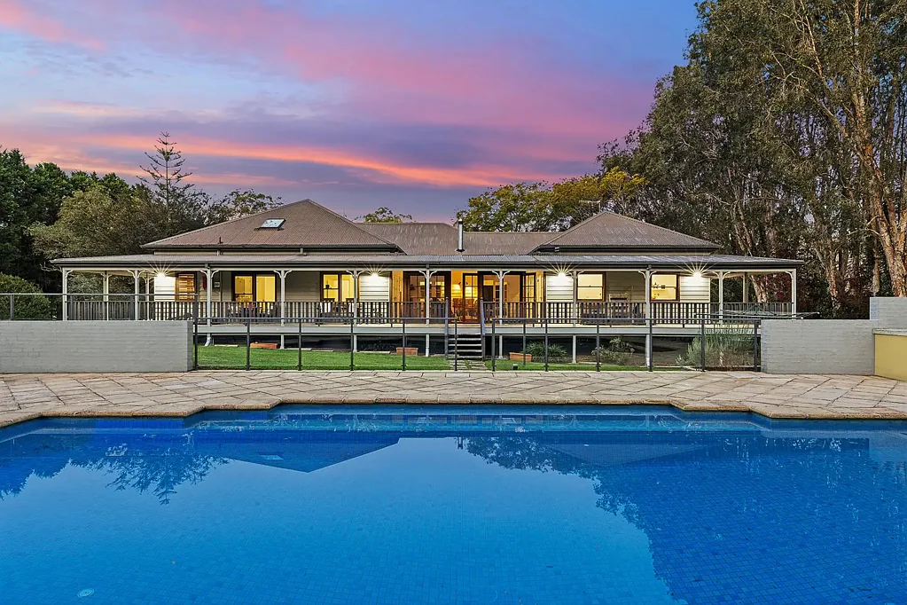 Wamberal 5房  Private Queenslander estate in Wamberal's most prestigious rural street
