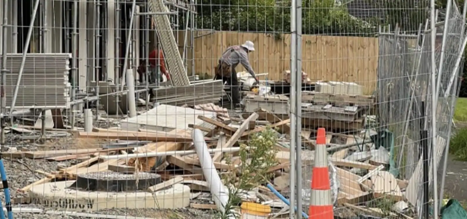 华人建筑商被diss“拉低行业标准”，奥克兰建筑大佬公然地图炮