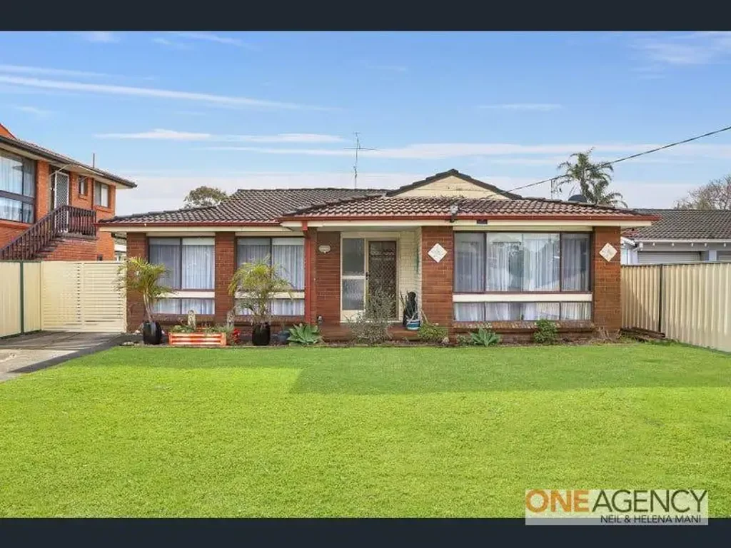Family-Friendly Home in a Convenient Berkeley Vale Setting