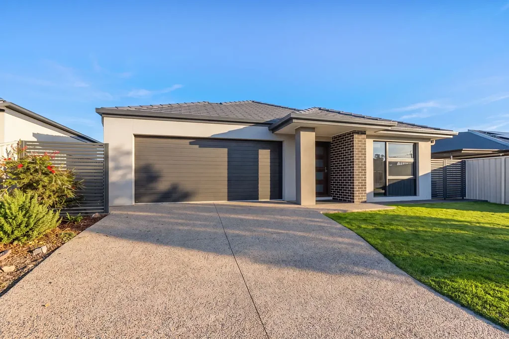 Tweed Heads South 4कमरा Modern Family Living with Style and Multiple Living Areas