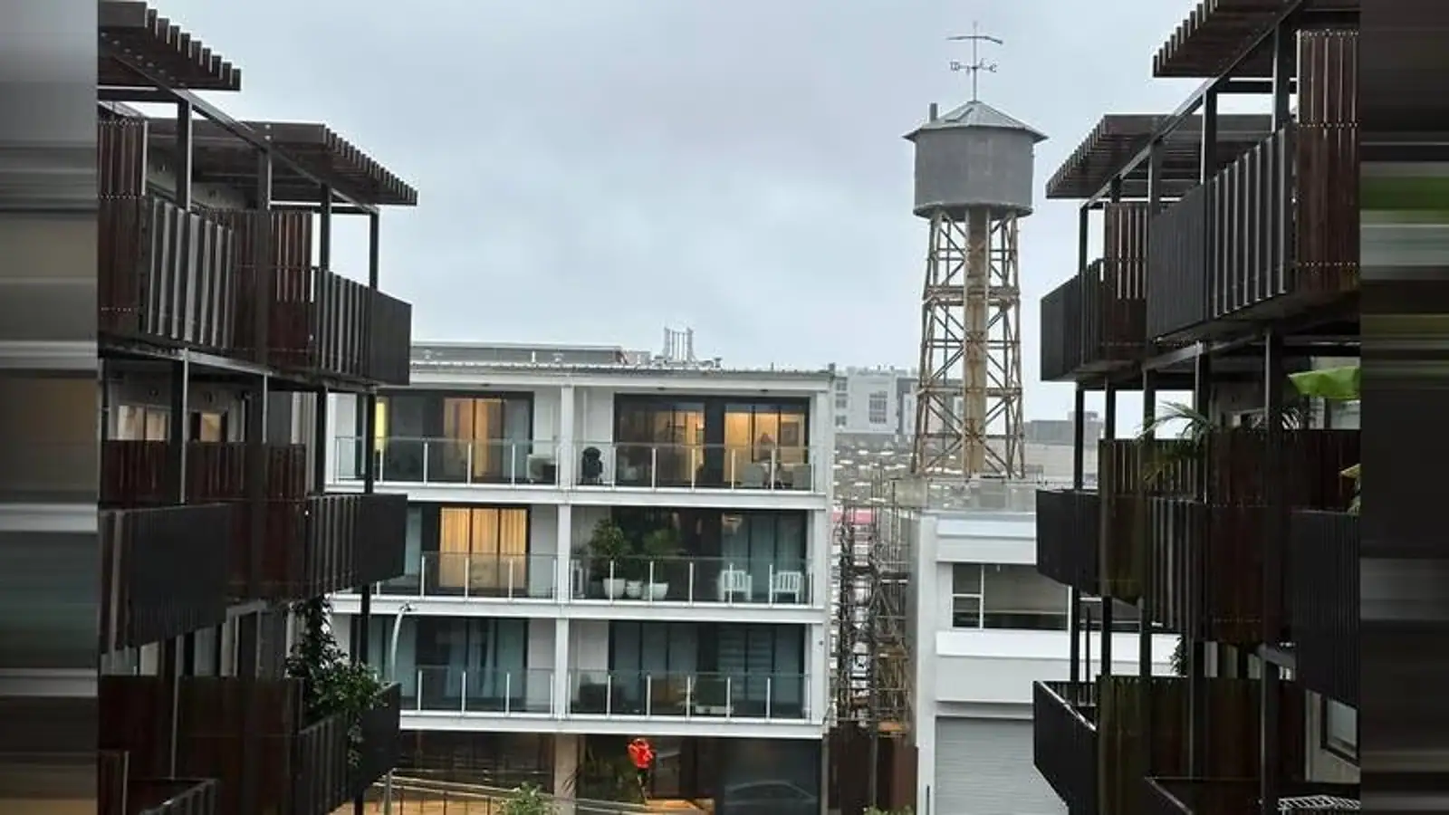 突发!奥克兰一座建筑物恐将倒塌,50户公寓居民遭紧急疏散!断电或将持续3天……