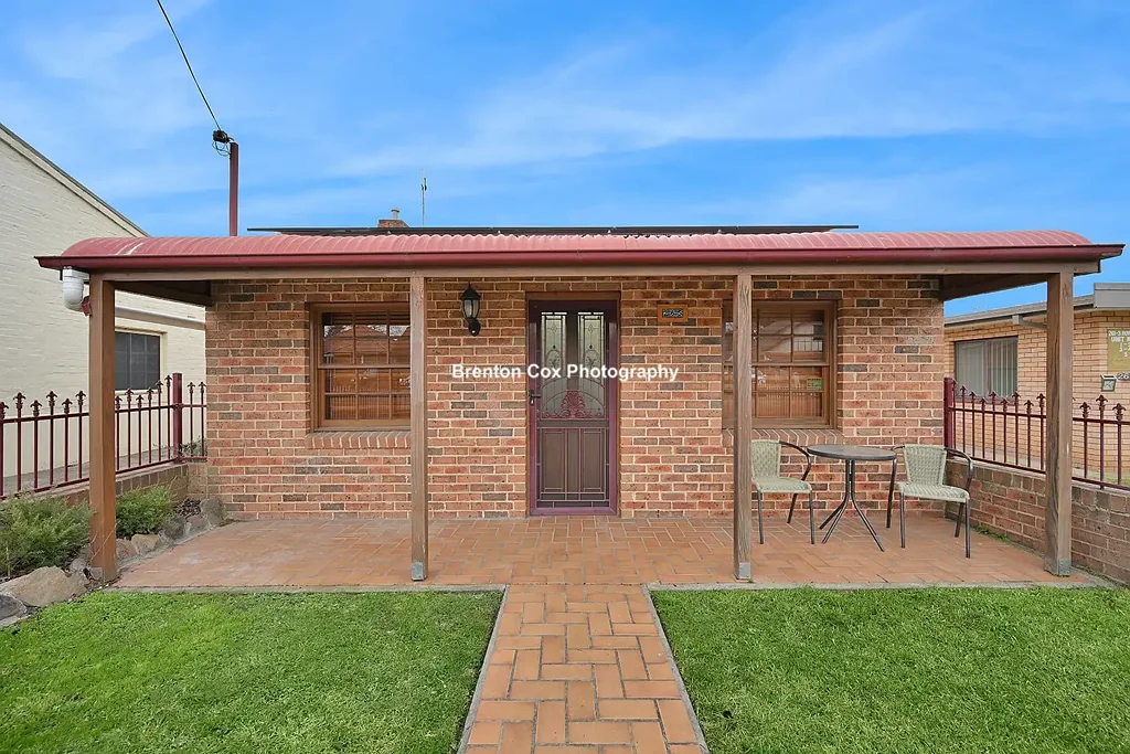2 bedroom house fully furnished and inclusive of utilities and wifi