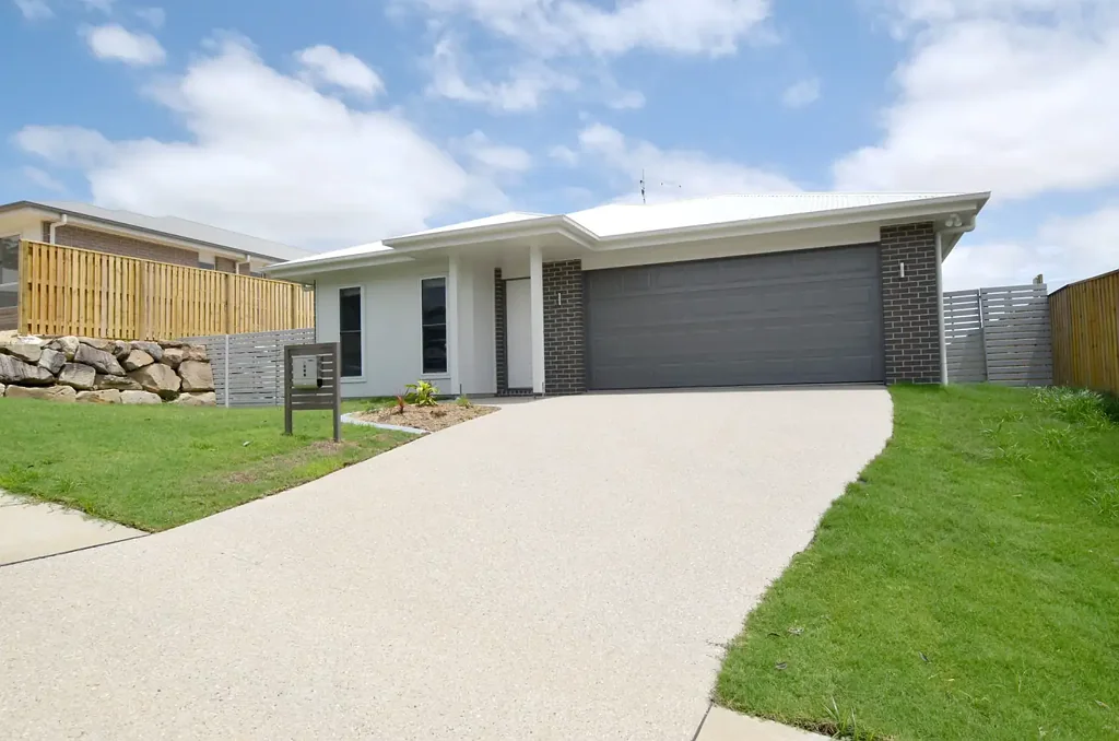 APPROVED APPLICATION:STUNNING MOVE-IN READY HOME IN BOYNE ISLAND