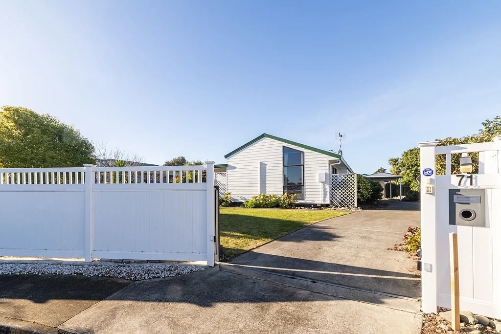 Haumoana 3 Bedroom One Street Back from the Surf