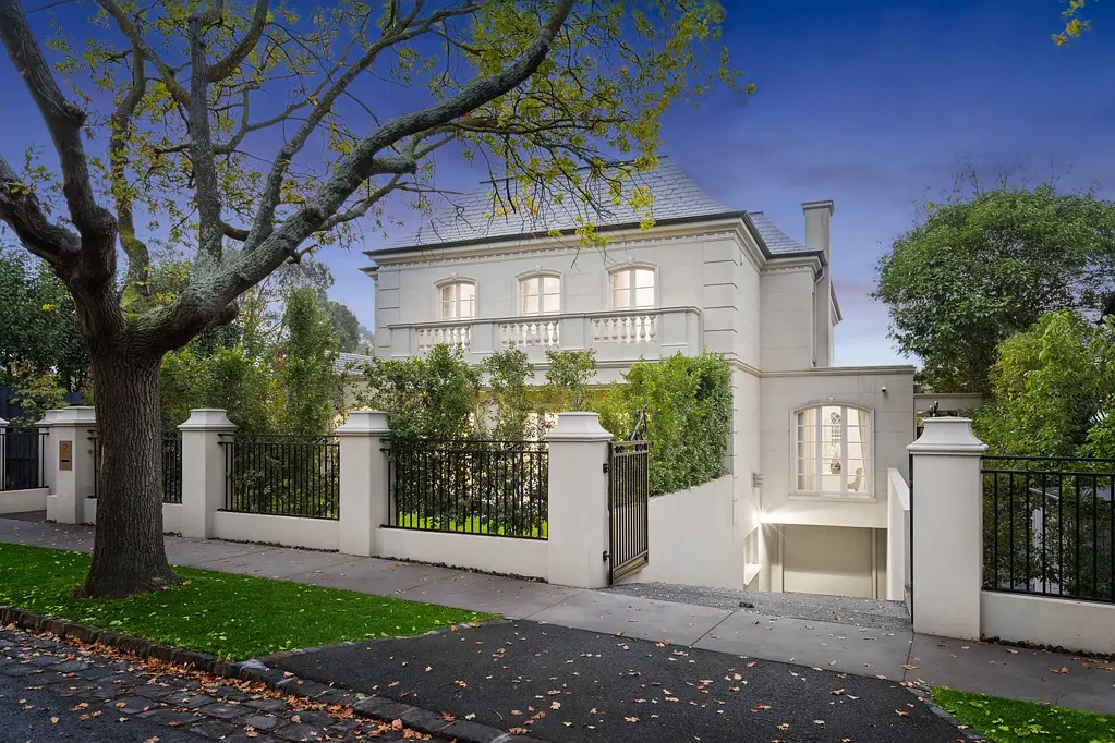 Mont Albert 5Kwarto An opulent French-inspired masterpiece