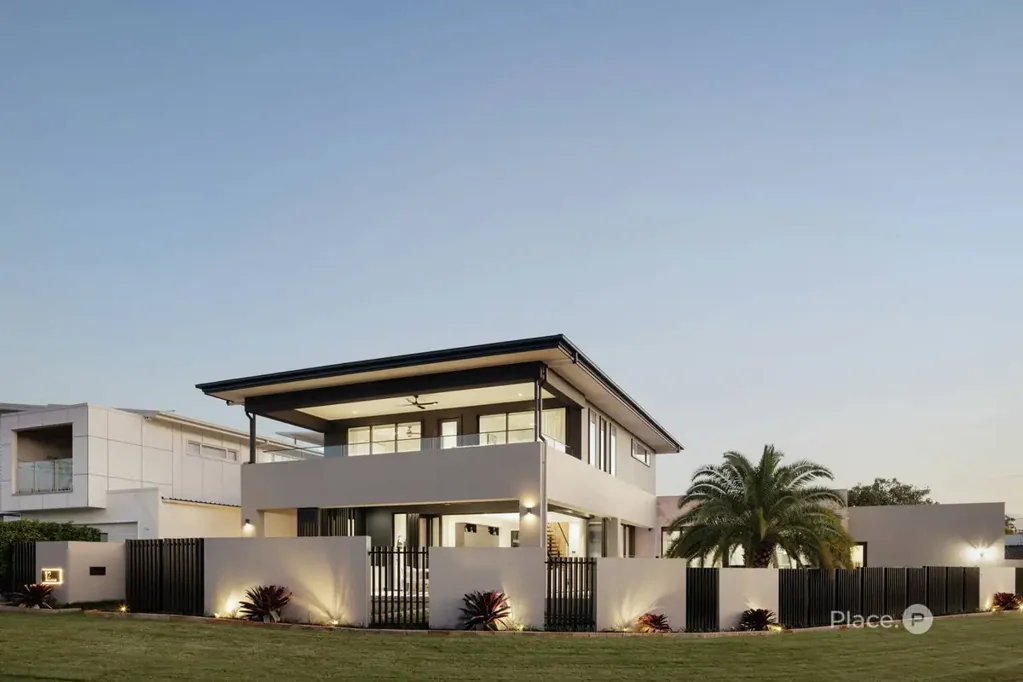 Camp Hill 4ห้องนอน Architectural Harmony and Luxury in a Parkside Pocket