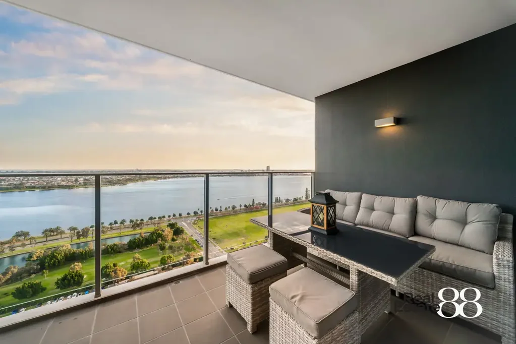 East Perth 2બેડરૂમ HIGHLY DESIRED CORNER POSITION WITH 180 DEGREE VIEWS!