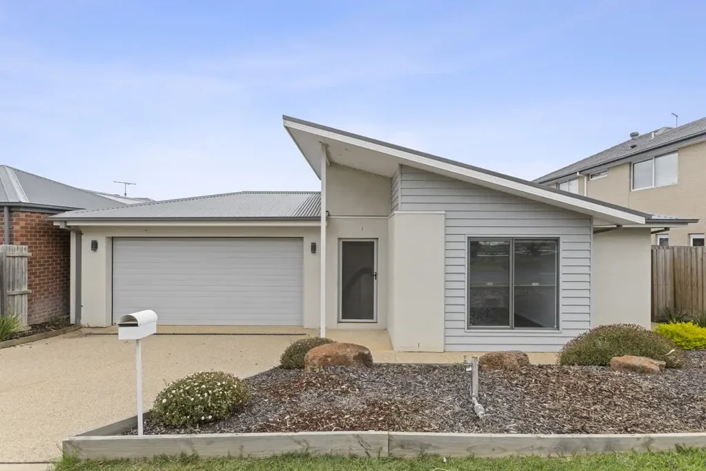 St Leonards 4房  Modern coastal comfort on generous 522m² block