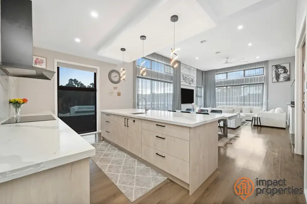Taylor 4ਬੈੱਡਰੂਮ Lavish Living in a Premier Hillside Location !