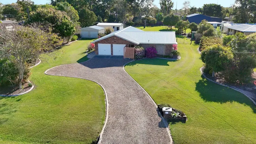 Wondunna 3房  4,067m2 (1 Acre) In Wondunna, House & Sheds - A Wonderful Opportunity!
