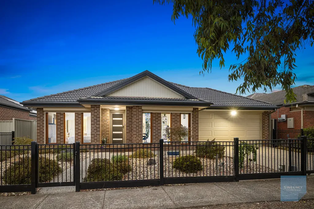 34 Rosella Crescent, Caroline Springs, VIC 3023