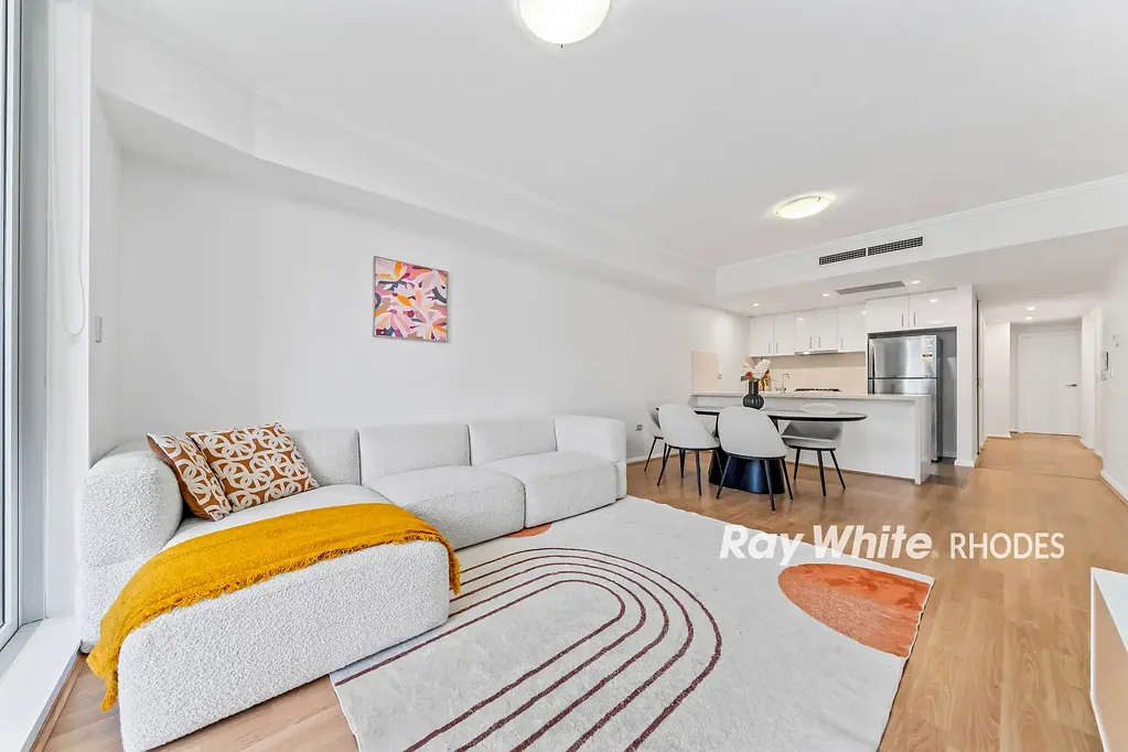 Rhodes 2房 精品全砖公寓 12户私享 木地板新装 现代厨房 主卧带阳台 步行商圈车站 Luxe Living with Natural Light and Privacy in Prime Rhodes Location