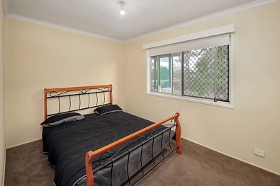 Address Withheld, Marsden, QLD 4132, 4 chambres, 1 salles de bain, House