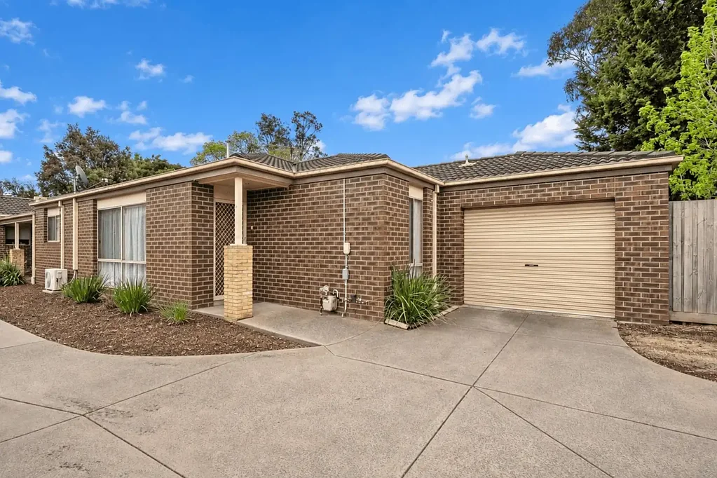 WELL-PRESENTED 2 UNIT IN SOUGHT AFTER LOCATION!