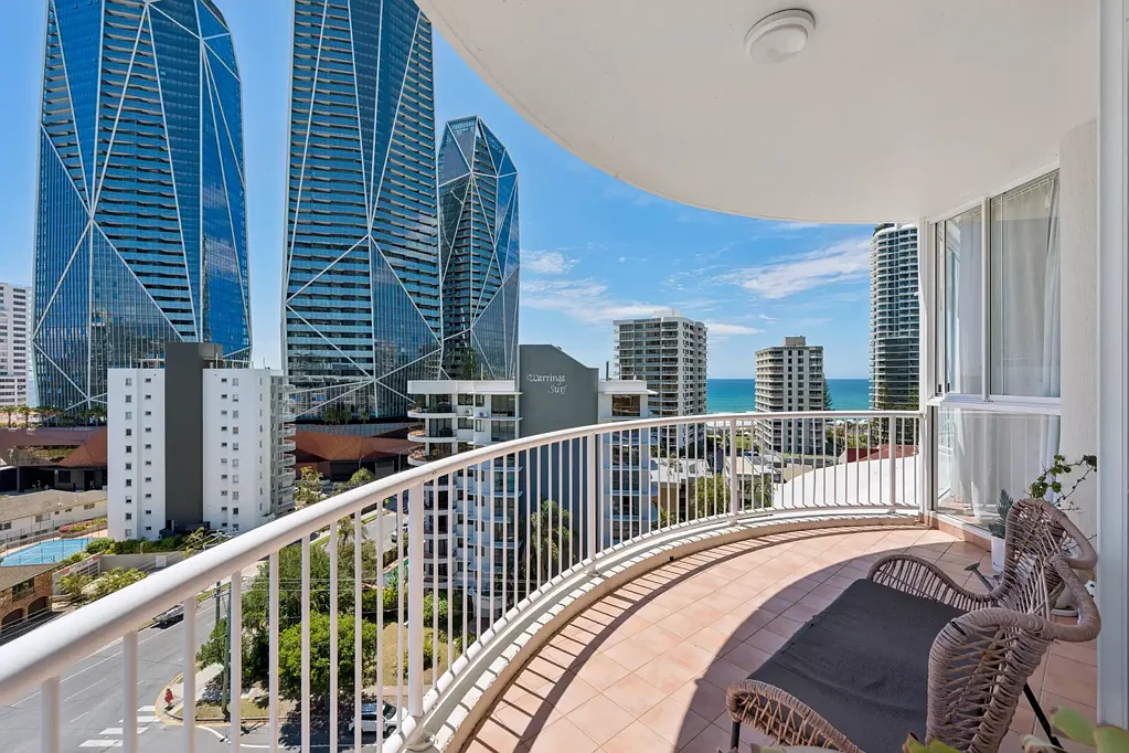 Surfers Paradise 1房  FULLY RENOVATED NORTH EAST FACING APARTMENT WITH OCEAN VIEWS