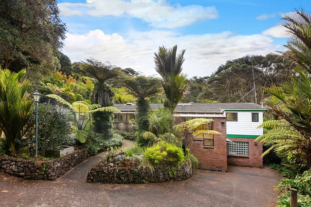 24D Sylvan Valley Avenue, Titirangi, Waitakere City, Auckland