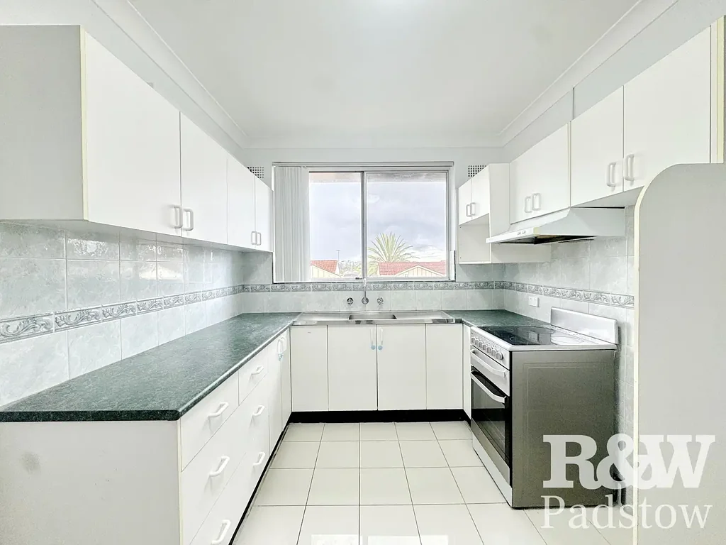 Punchbowl 2 Bedroom Top-Floor Living with New Bathroom & Two Balconies