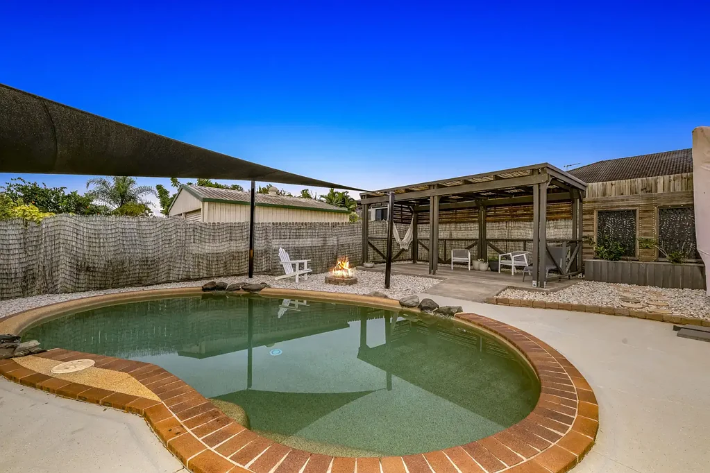Avoca 3침실 FULLY RENOVATED FAMILY RETREAT WITH POOL, FIRE PIT & 6-CAR ACCOMMODATION