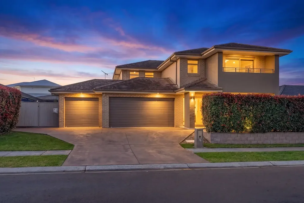 Spring Farm 5ਬੈੱਡਰੂਮ Spacious, Stylish & Perfectly Positioned with Side access!!