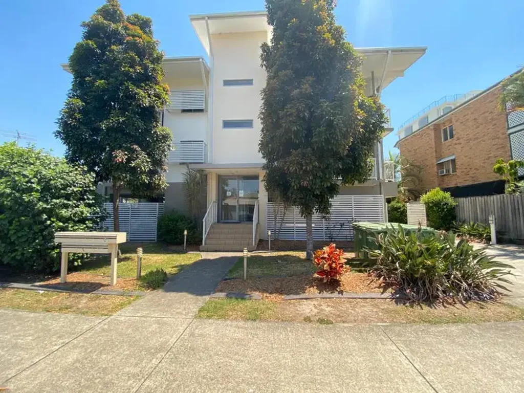 FIRST FLOOR LOW MAINTENANCE UNIT