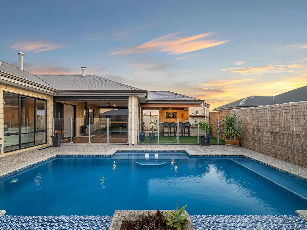 Lakelands 4ਬੈੱਡਰੂਮ Entertainer's paradise in the heart of Lakelands