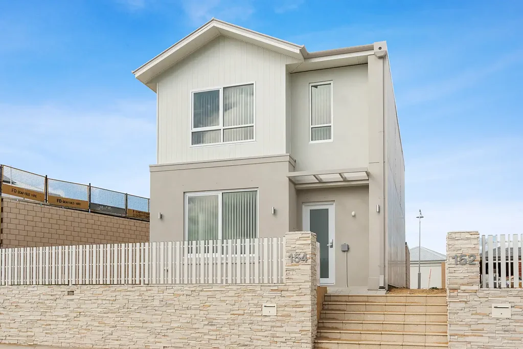 Brand New Coastal Living – Walk to the Beach!