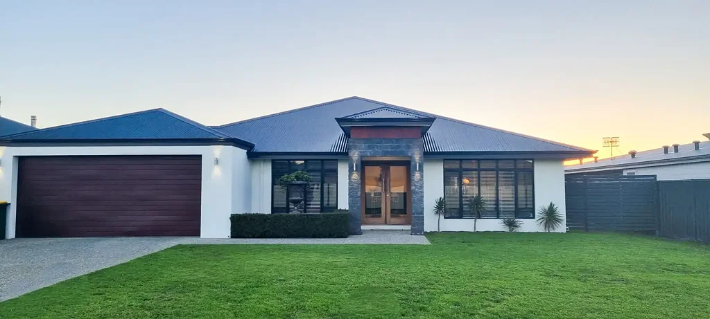 Mckail 4房  Entertain in Style, Live in Luxury in one of the best Mckail has to offer!