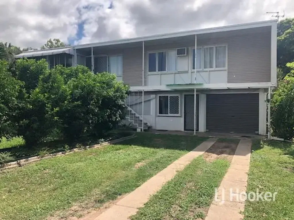 Cranbrook 3બેડરૂમ Versatile High-Set Home with Bonus Living Space - Prime Cranbrook Location