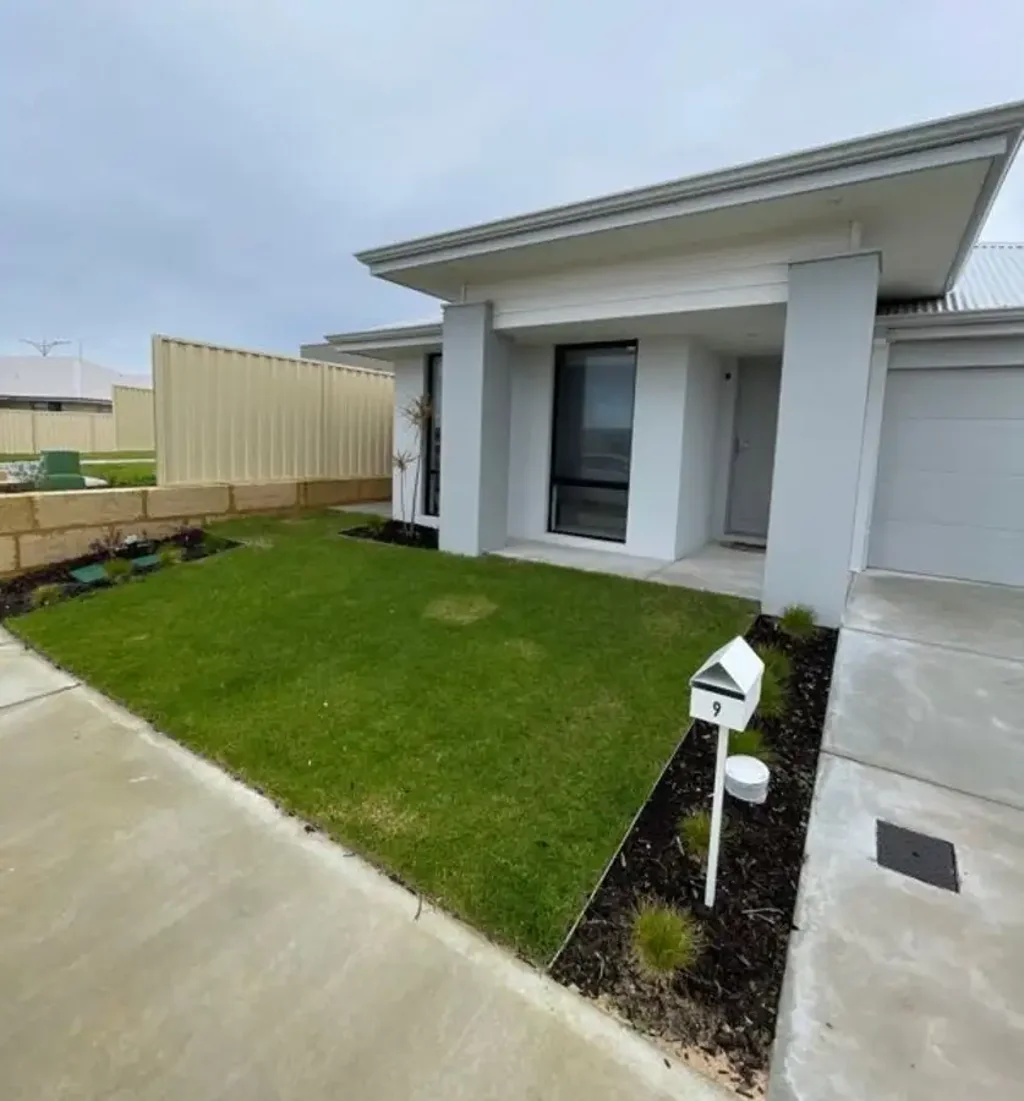 Contemporary Family Living in a Sought-After Beachside Locat