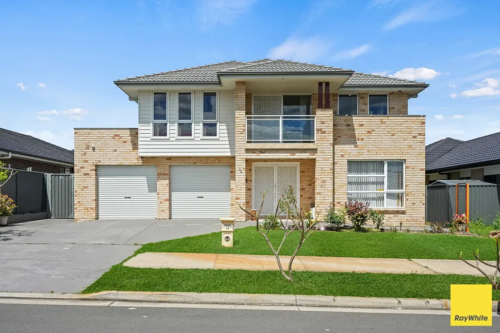 Gregory Hills 4Kwarto North-Facing Contemporary Family Living in a Prime Gregory Hills Location