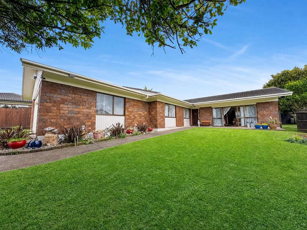 Henderson 3कमरा Brick-Panel Home with Upside