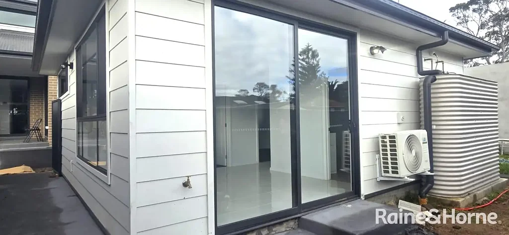 Brand New Modern Two Bedroom Granny Flat for Lease in Ingleburn!!! 5 mins from the station!!!