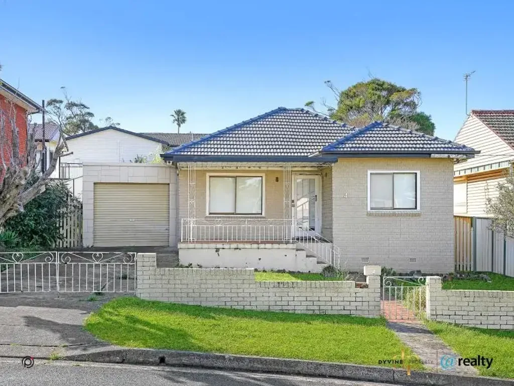 Lake Heights 3 Bedroom FAMILY HOME WITH DUPLEX APPROVAL – ENDLESS POTENTIAL!