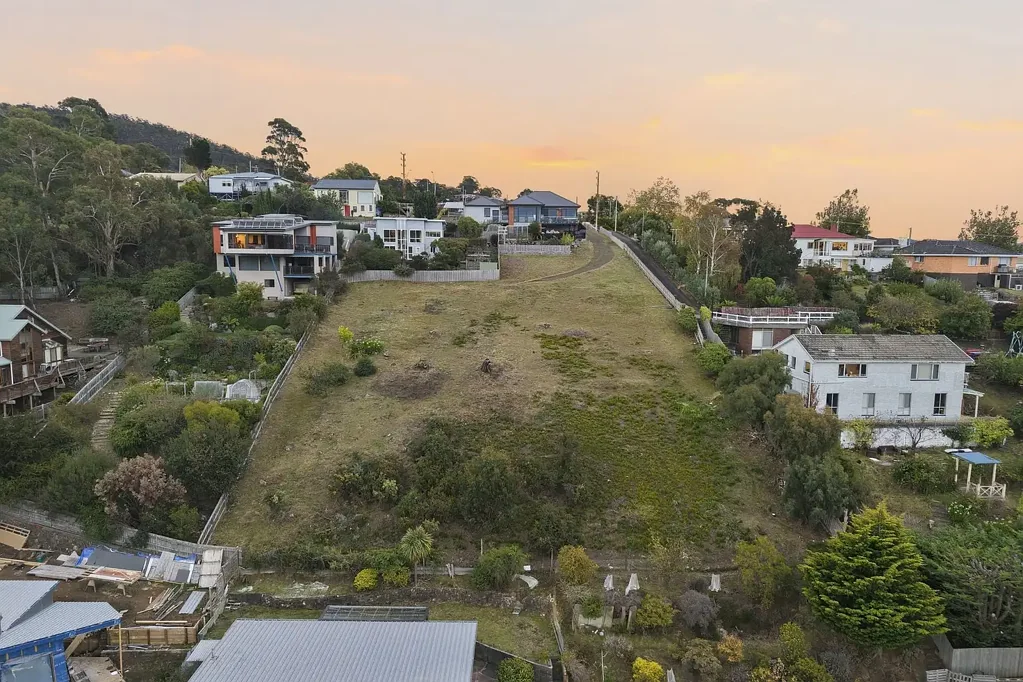 West Hobart Spectacular Views with a DA!