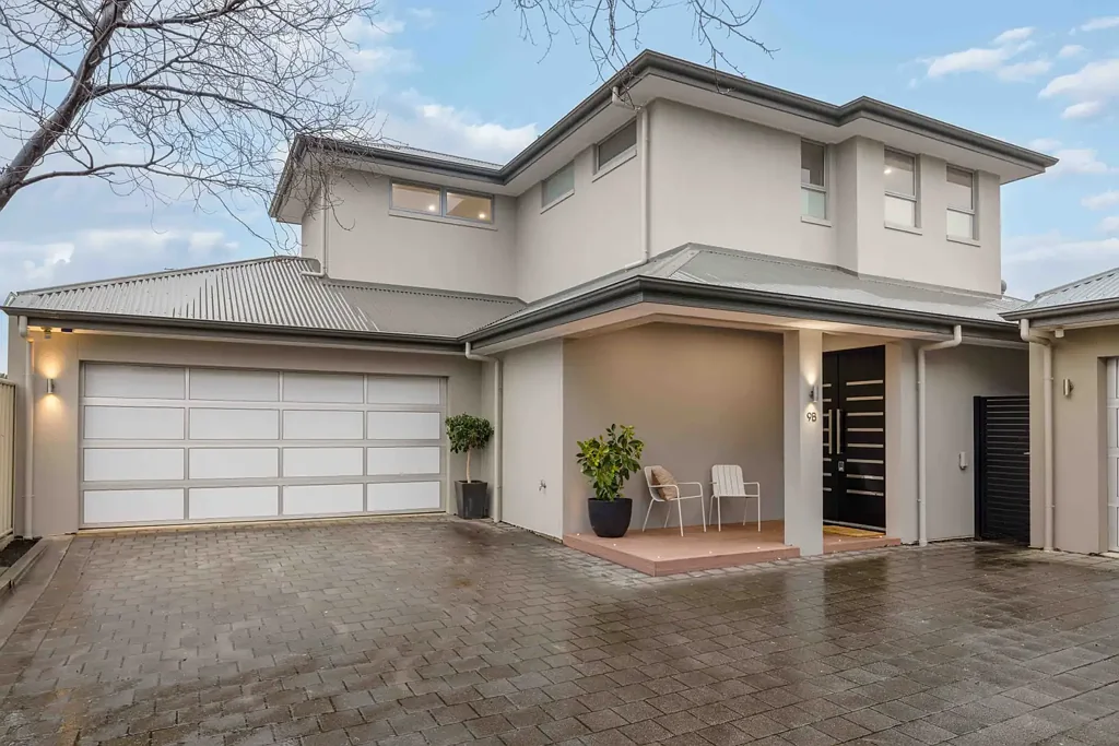 Kensington Gardens 4Phòng ngủ Sophisticated and Bespoke; Two-Storey, Off-Street Family Entertainer