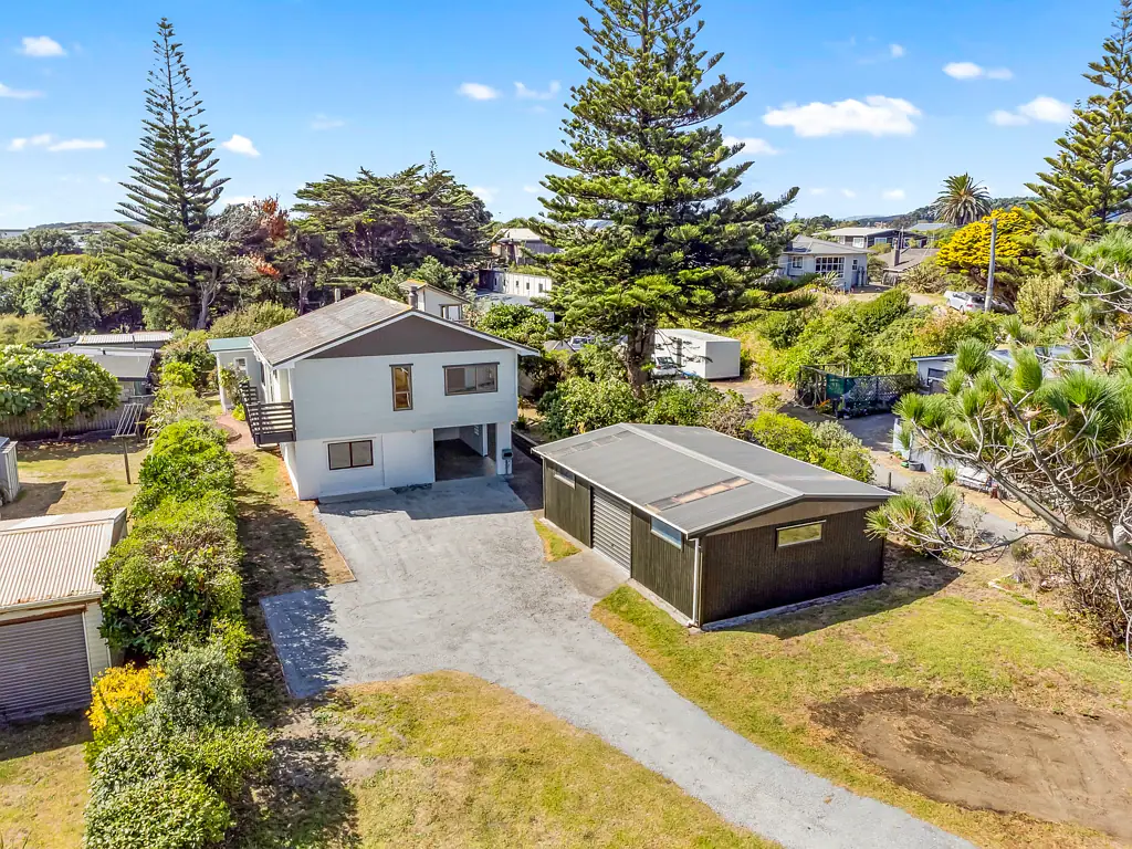 Otaki Beach 4Kwarto Rare “half-acre” family home at Otaki Beach
