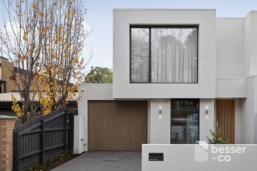 Caulfield South 4ਬੈੱਡਰੂਮ Sophisticated New Residence Offering Space, Style & Versatility