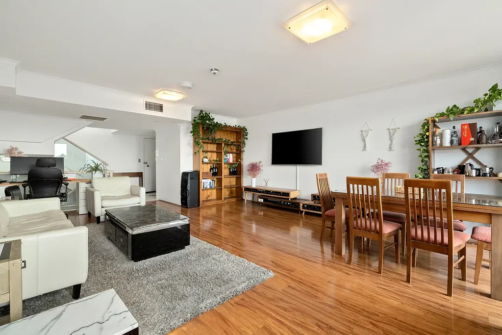 Rockdale 3房 三卧室顶层公寓豪宅，带双车位和露台 3-Bed Penthouse Sanctuary with Double Parking & Terrace