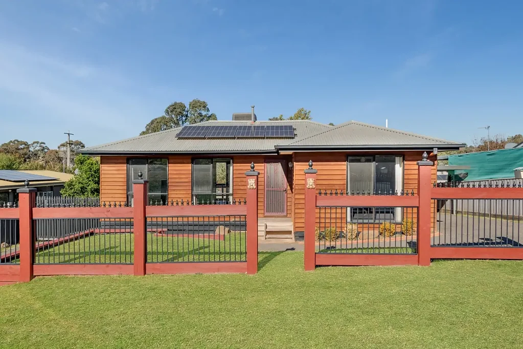 19 Dunstan Street, Sailors Gully, VIC 3556