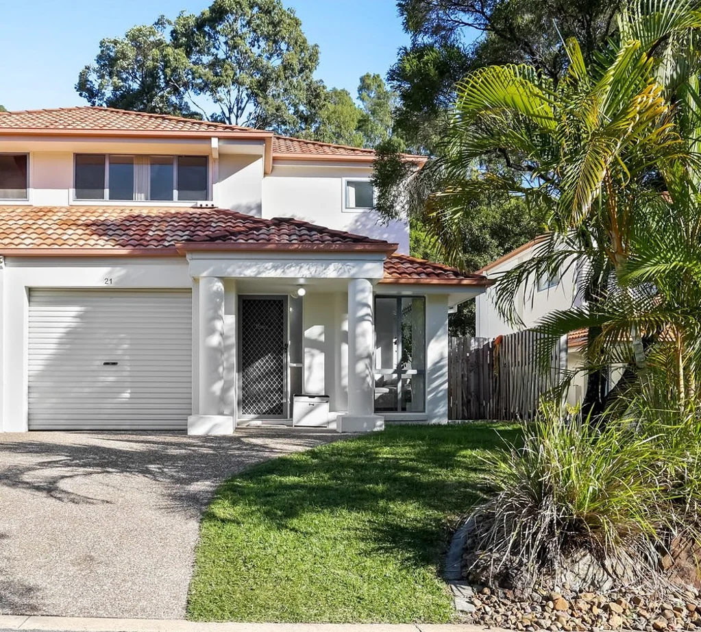 21/2 Studio Drive, Pacific Pines, QLD 4211