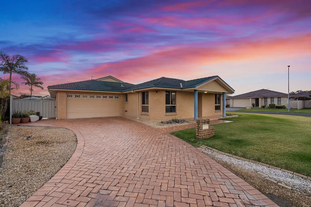 Tuncurry 4Moenga Modern Family Comfort
