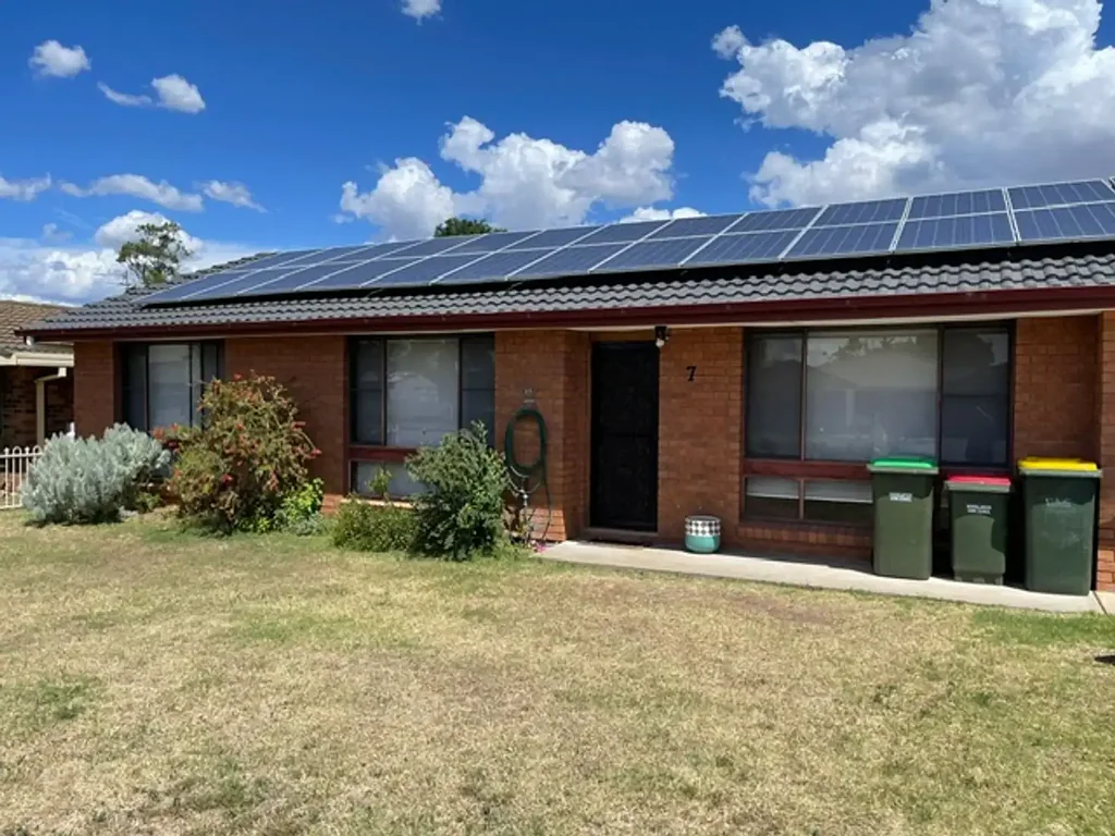 Four Bedroom Brick Veneer Home On Large Lot
