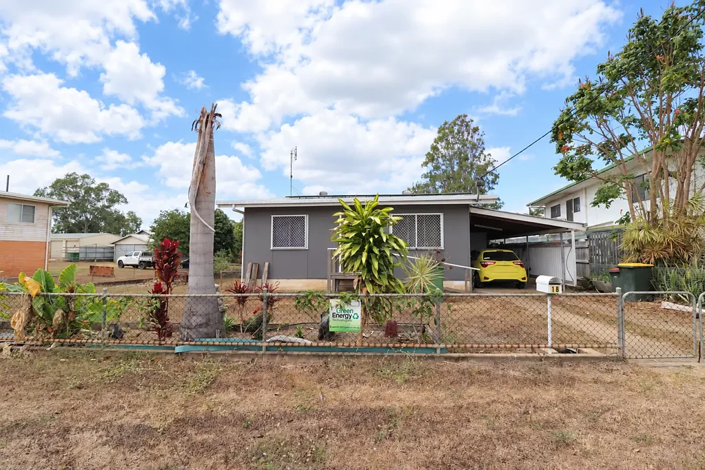 Ayr 3ਬੈੱਡਰੂਮ Spacious Block with Plenty of Potential