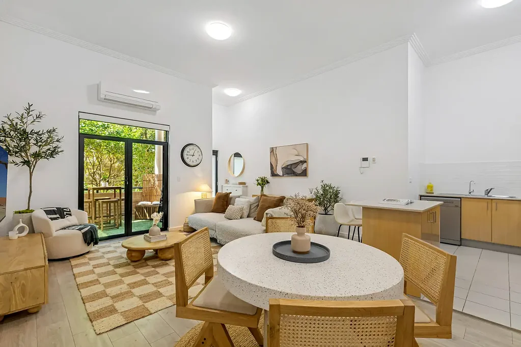 Magnificent Double Brick Apartment In A Boutique Block: High Ceilings, Ground Floor, 7-Minute Walk To Allawah Train, Bus, Cafes, Shops & Schools.