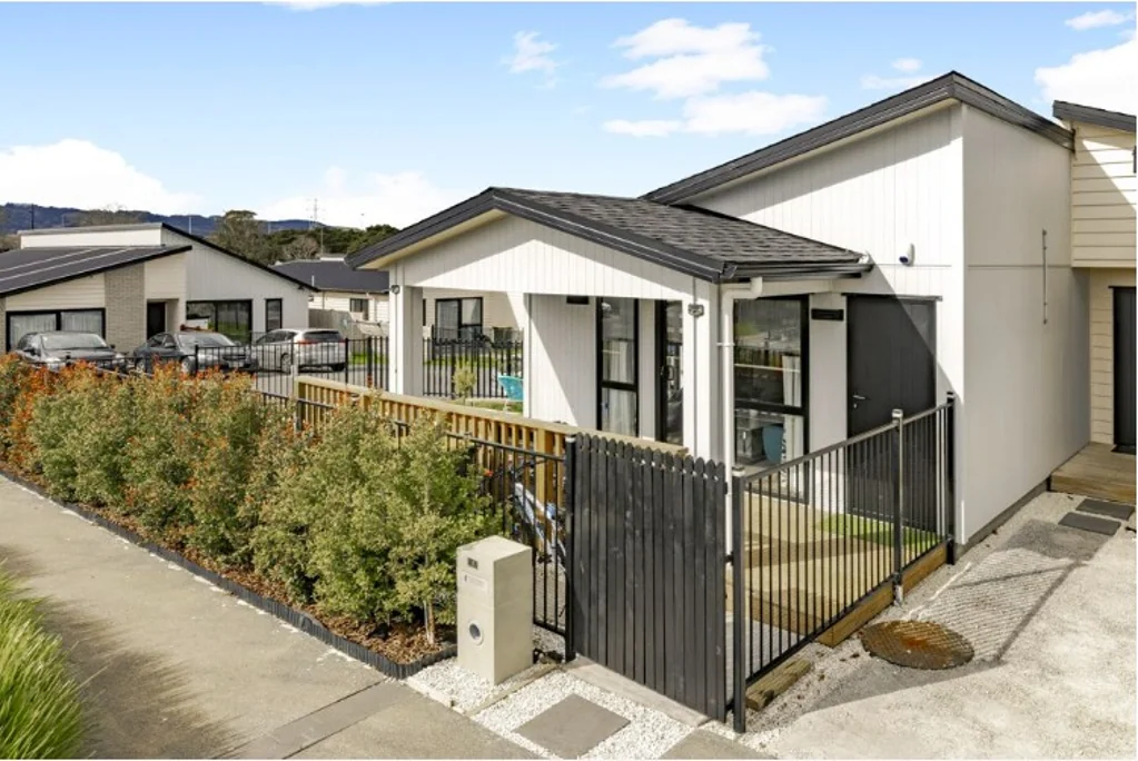 Karaka 3chambre Contemporary Comfort - Modern Freehold Home in Karaka