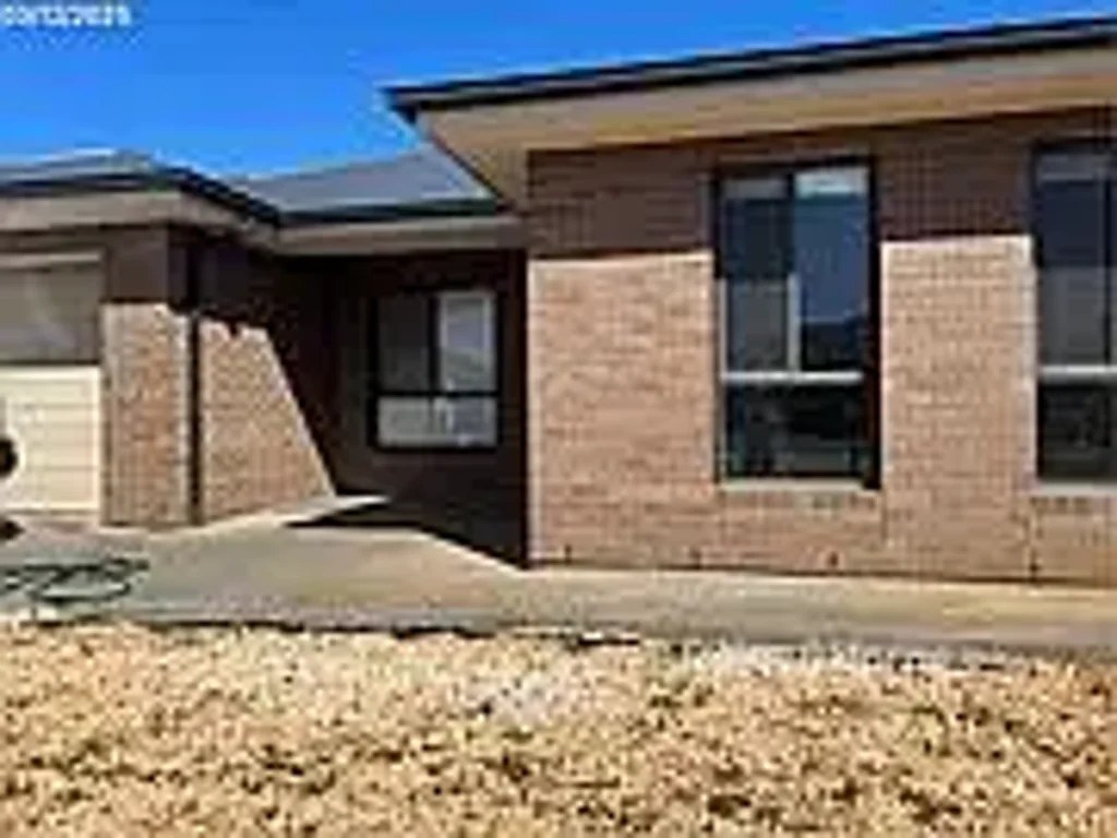4br Family Home in Melton South!