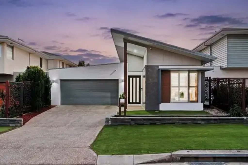 Rochedale 4ห้องนอน Luxe Family Living with Soaring Ceilings, Skylights & Exceptional Entertaining