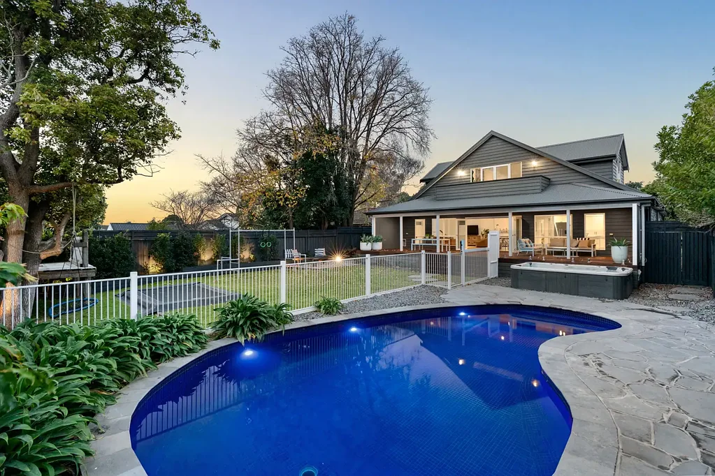 Mount Eliza 5房 池畔、公园旁娱乐之家 - 您家庭故事的起点 Poolside, Parkside Entertainer - Where Your Family's Story Begins