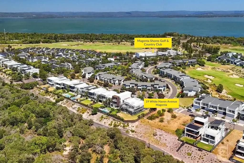 Magenta Rare Coastal Landholding in Prestigious Magenta Shores