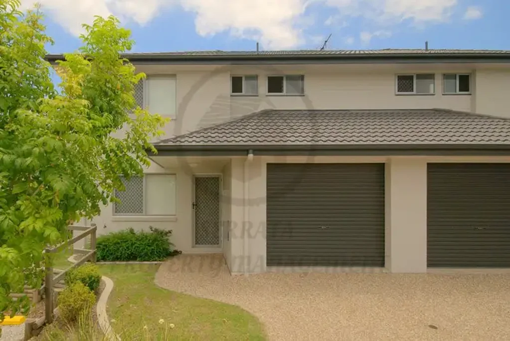 Rent: $620 per week until 28 January 2027, increasing to $670 per week thereafter.  Spacious Townhouse - Short Walk to Train, Shopping & Westfield